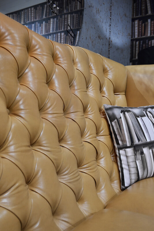 Classic Deluxe chesterfield kanapé karfa