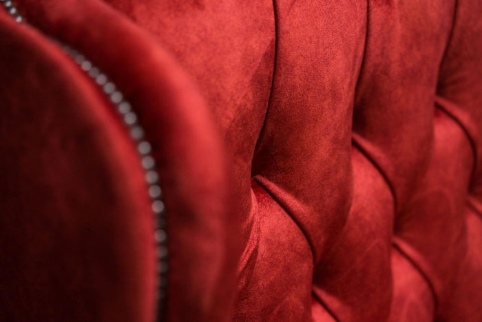 oxford chesterfield kanapé vörös háttámla