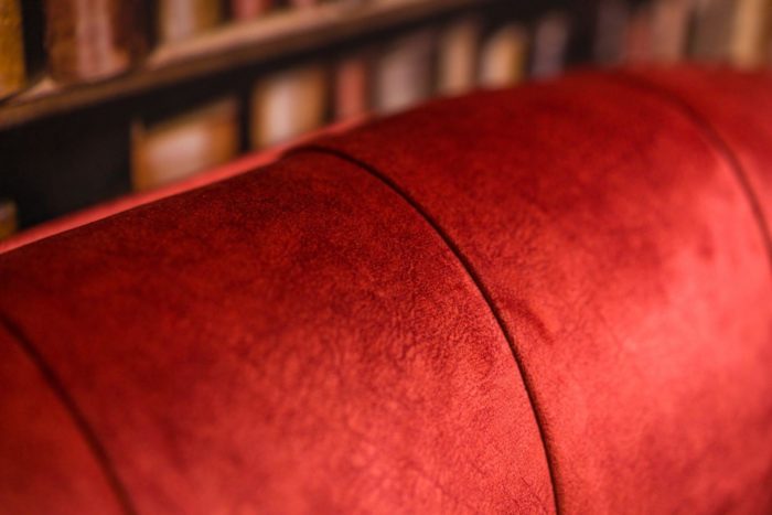 vörös oxford chesterfield kanapé